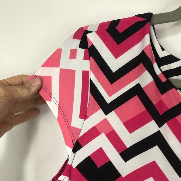 Liz Claiborne Pink and Black Zigzag Midi Dress Cap Sleeves Pull Over Scoop Neck - Picture 3 of 6
